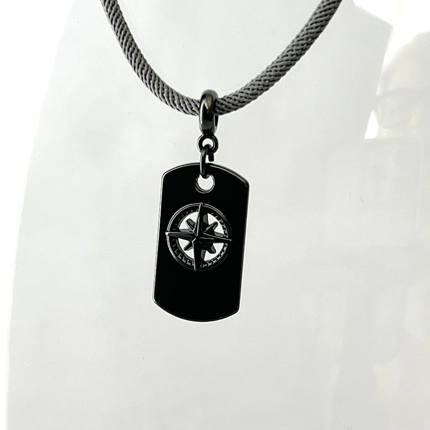 Trail Compass Tag - Mário Britto